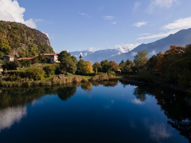 Ristrutturazione ed ampliamento edificio centro informazioni Lago Moro per la realizzazione di locale bar-ristorante